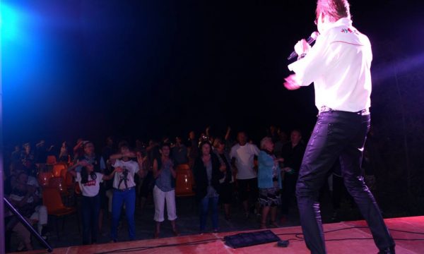 39557646_2023463514383449_4302308919822254080_o Public country line dance
